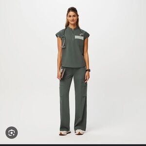 women's Bonsai High Waisted Yendi - Petite Cargo Scrub Pants XXS P